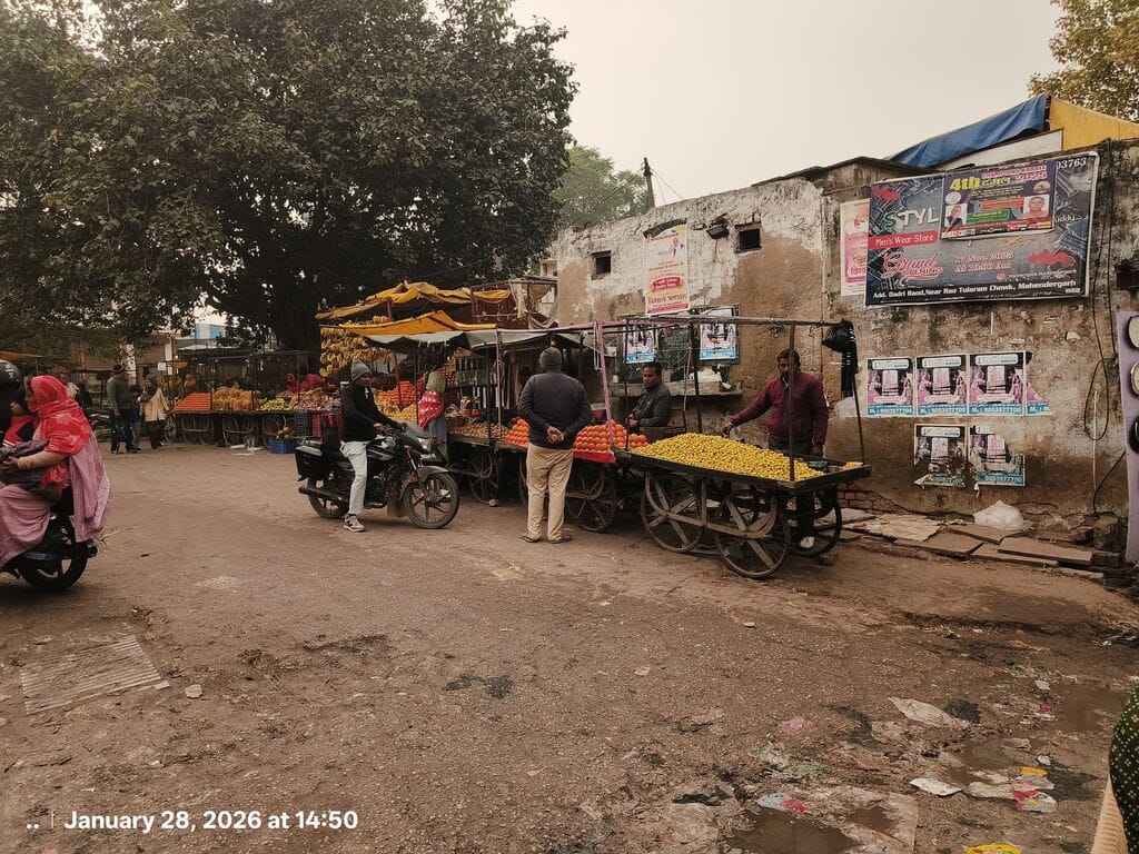 फोटो संख्या:57- दोपहर 2:40 बजे सब्जी मंडी मुख्य द्वार से रेहड़ी हटवाती प्रशिक्षु नायब तहसीलदार फोटो संख्या:57- दोपहर 2:40 बजे सब्जी मंडी मुख्य द्वार से रेहड़ी हटवाती प्रशिक्षु नायब तहसीलदार