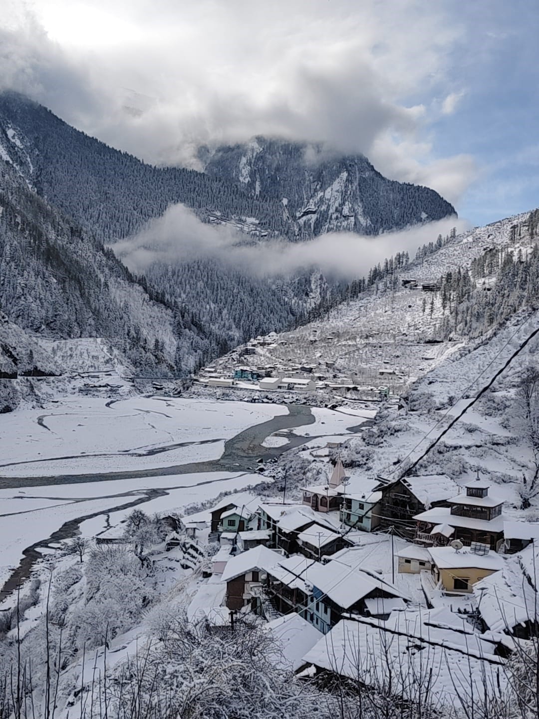 गंगोत्री हाईवे का निरीक्षण करती एसपी कमलेश उपाध्याय। स्रोत पुलिस विभाग गंगोत्री हाईवे का निरीक्षण करती एसपी कमलेश उपाध्याय। स्रोत पुलिस विभाग