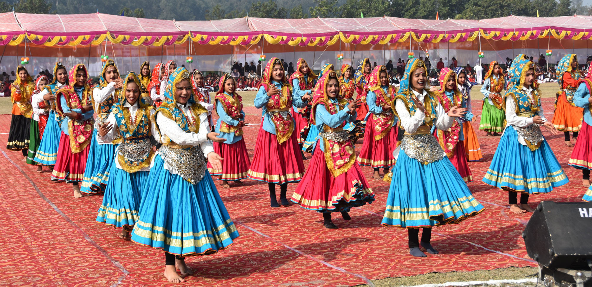 गणतंत्र दिवस पर सांस्कृतिक प्रस्तुति देते बच्चे। गणतंत्र दिवस पर सांस्कृतिक प्रस्तुति देते बच्चे।