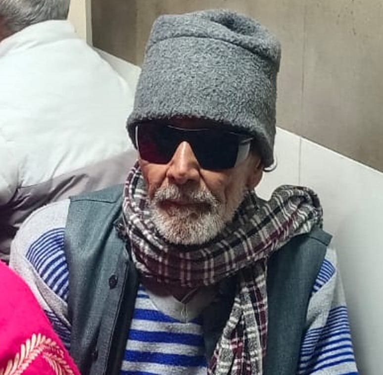 जिला अस्पताल में हड्डी रोग विशेषज्ञ से चेकअप कराने के लिए लगी भीड़। संवाद
