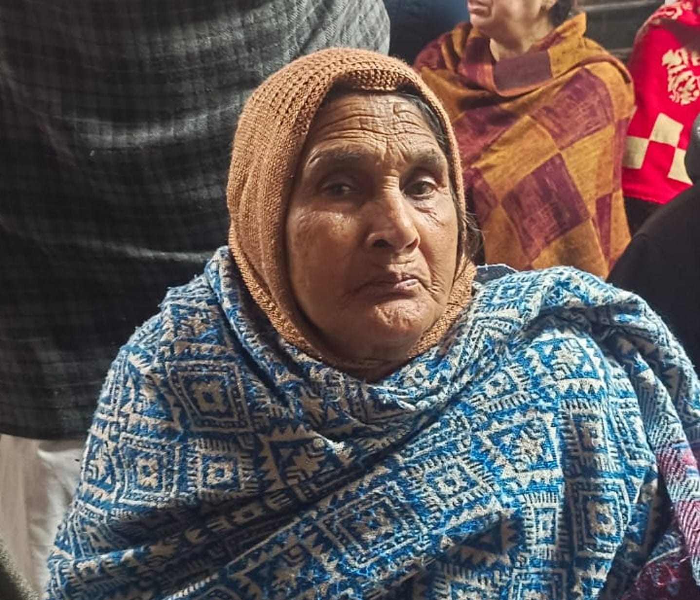 जिला अस्पताल में हड्डी रोग विशेषज्ञ से चेकअप कराने के लिए लगी भीड़। संवाद