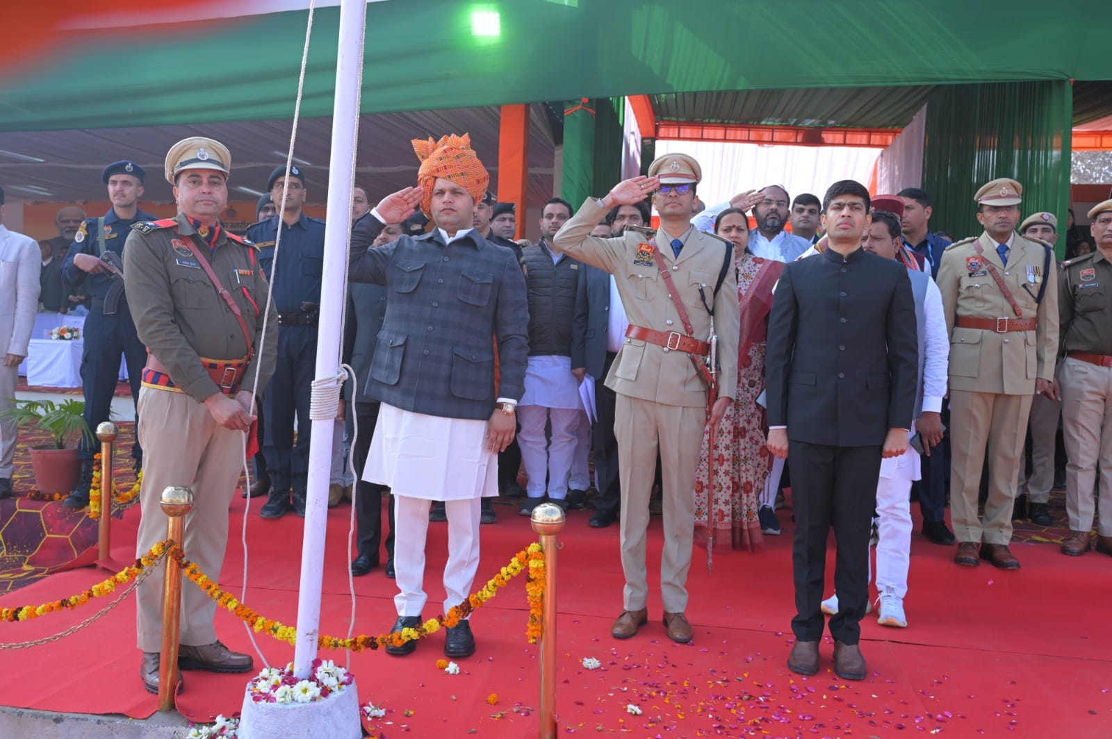 जिला स्तरीय गणतंत्र दिवस समारोह में प्रस्तुति देते प्रतिभागी। संवाद