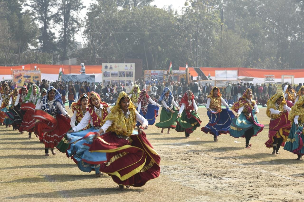 कुरुक्षेत्र।मुख्यातिथि कैबिनेट मंत्री कृष्ण बेदी सम्मानित करने के दौरान। विभाग कुरुक्षेत्र।मुख्यातिथि कैबिनेट मंत्री कृष्ण बेदी सम्मानित करने के दौरान। विभाग