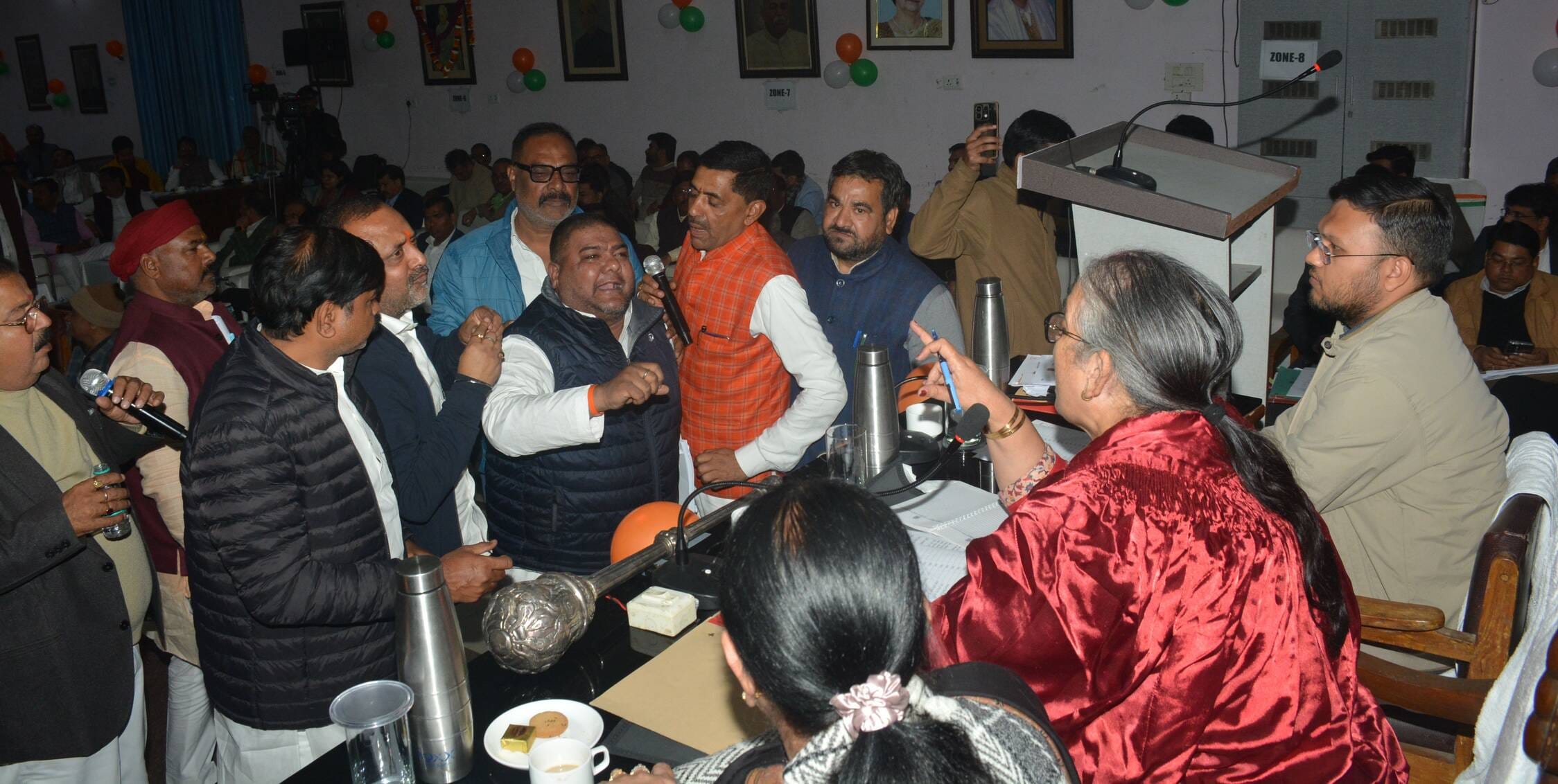 नगर निगम सदन की बैठक। नगर निगम सदन की बैठक।