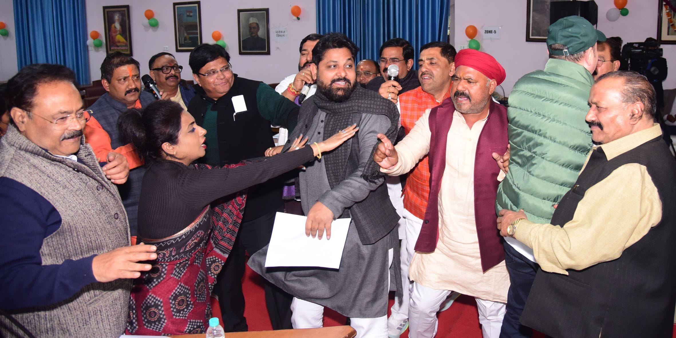 नगर निगम सदन की बैठक। नगर निगम सदन की बैठक।