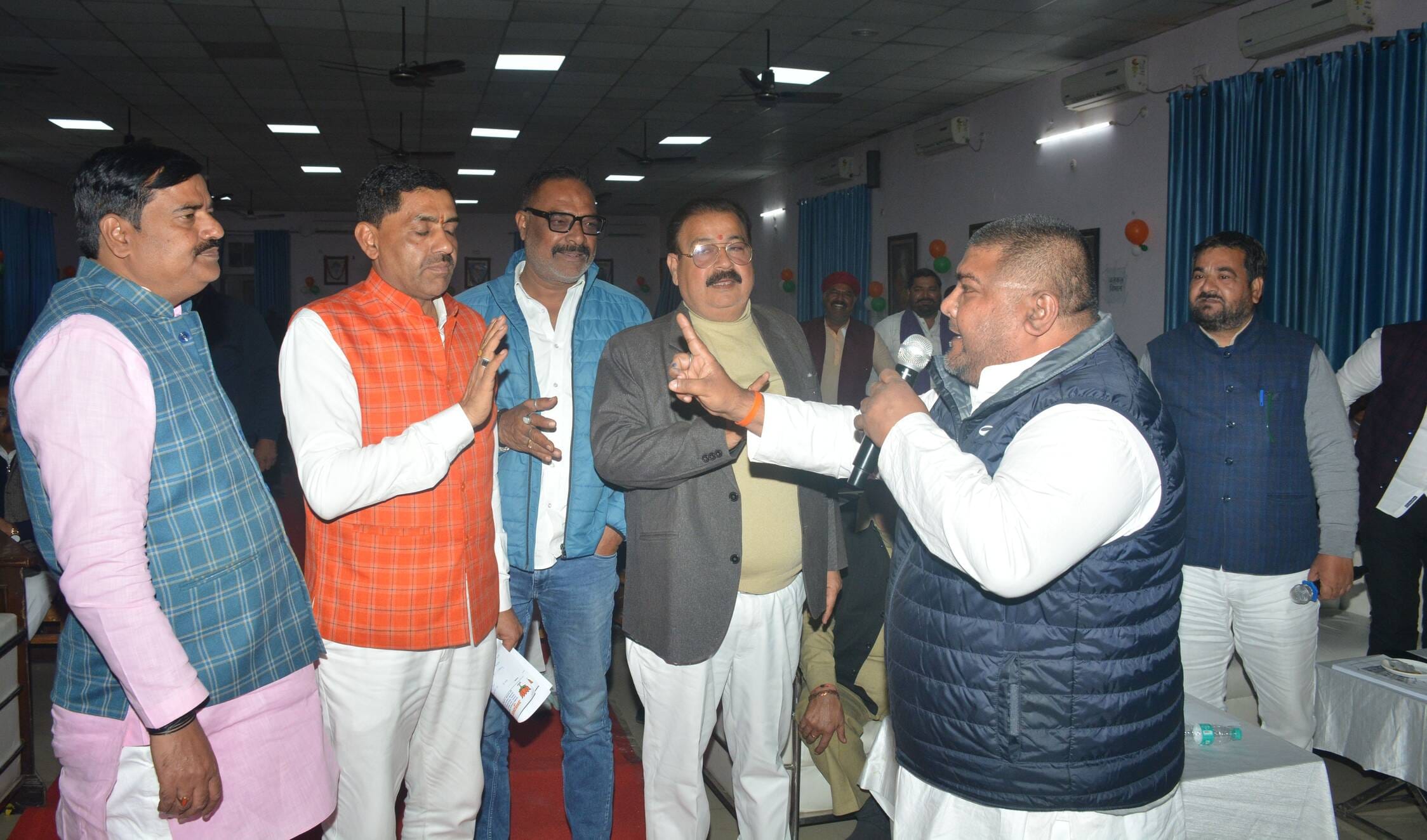 नगर निगम सदन की बैठक। नगर निगम सदन की बैठक।