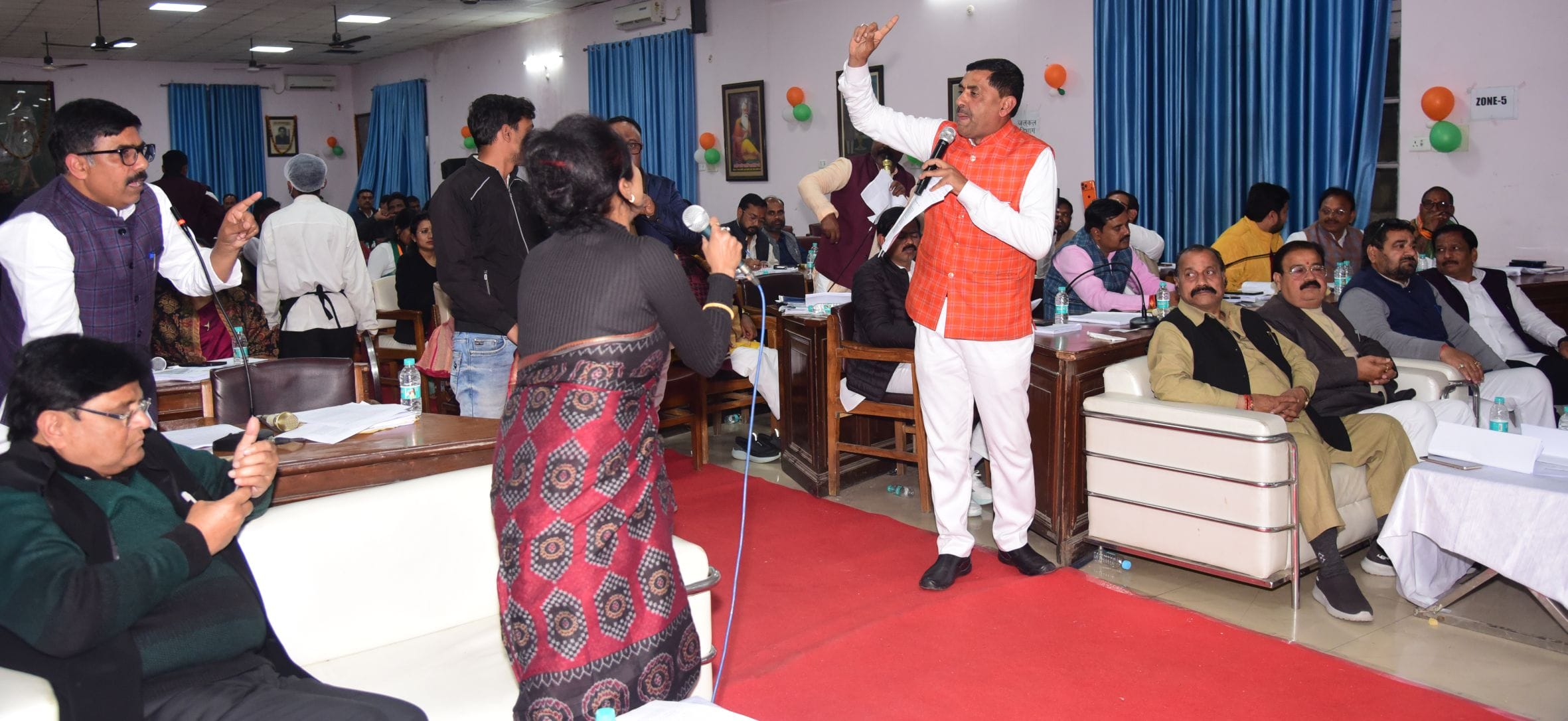 नगर निगम सदन की बैठक। नगर निगम सदन की बैठक।