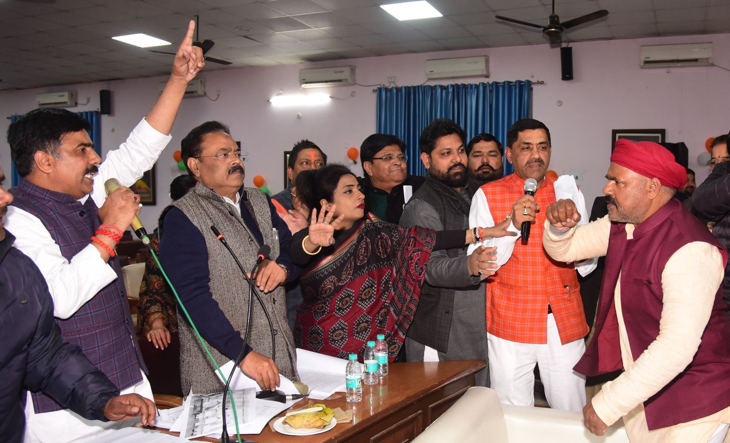 नगर निगम सदन की बैठक। नगर निगम सदन की बैठक।