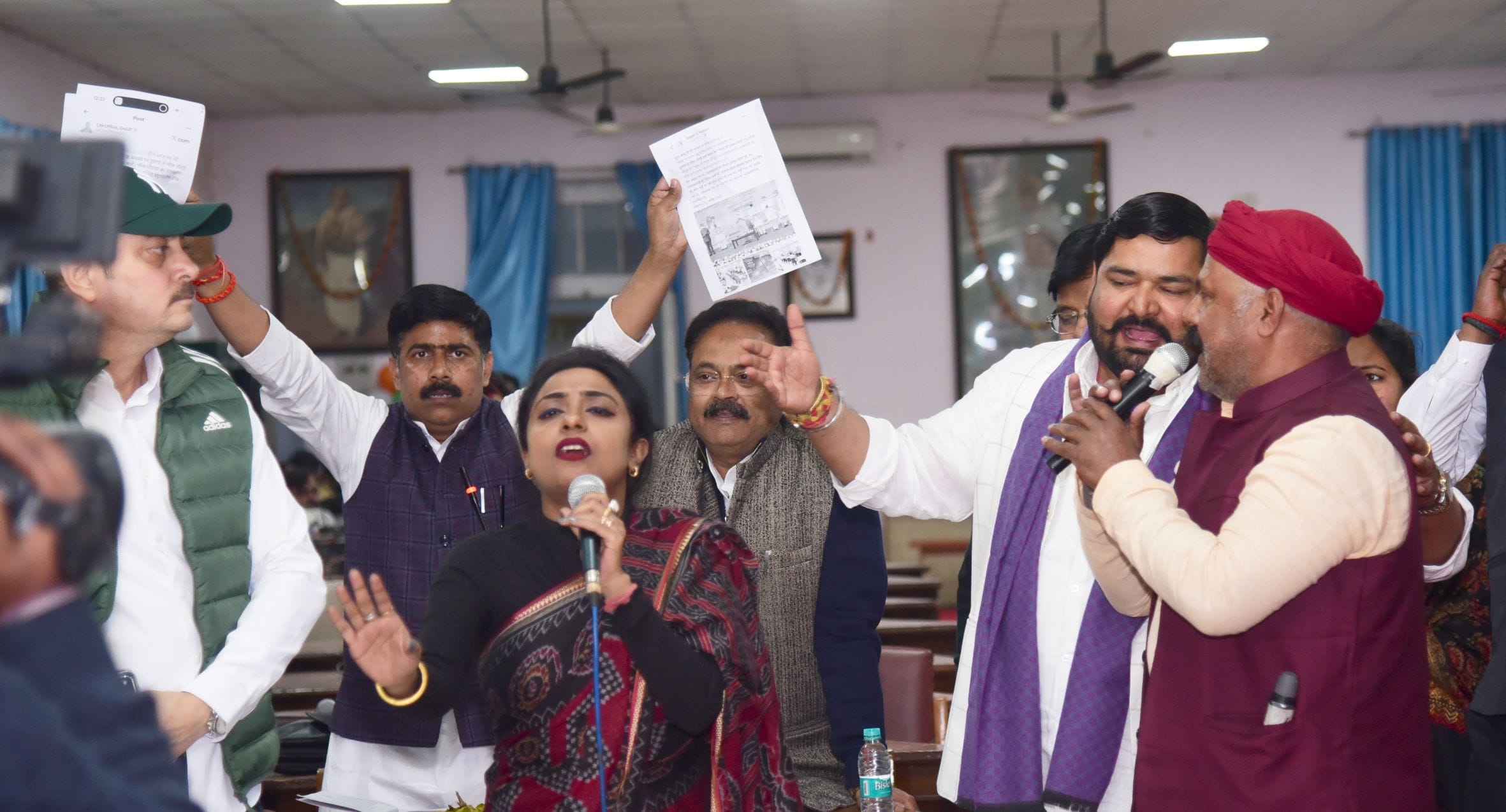 नगर निगम सदन की बैठक। नगर निगम सदन की बैठक।