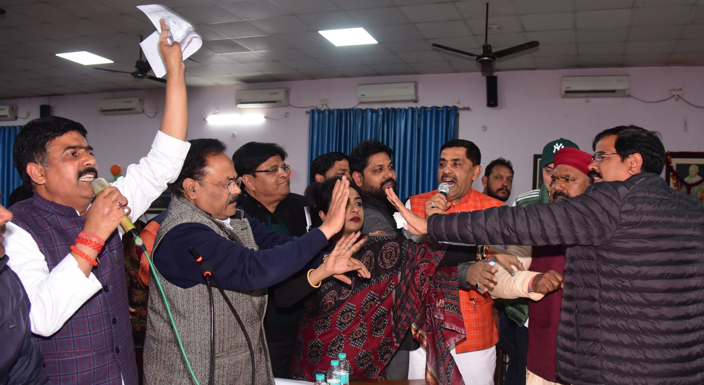नगर निगम सदन की बैठक। नगर निगम सदन की बैठक।