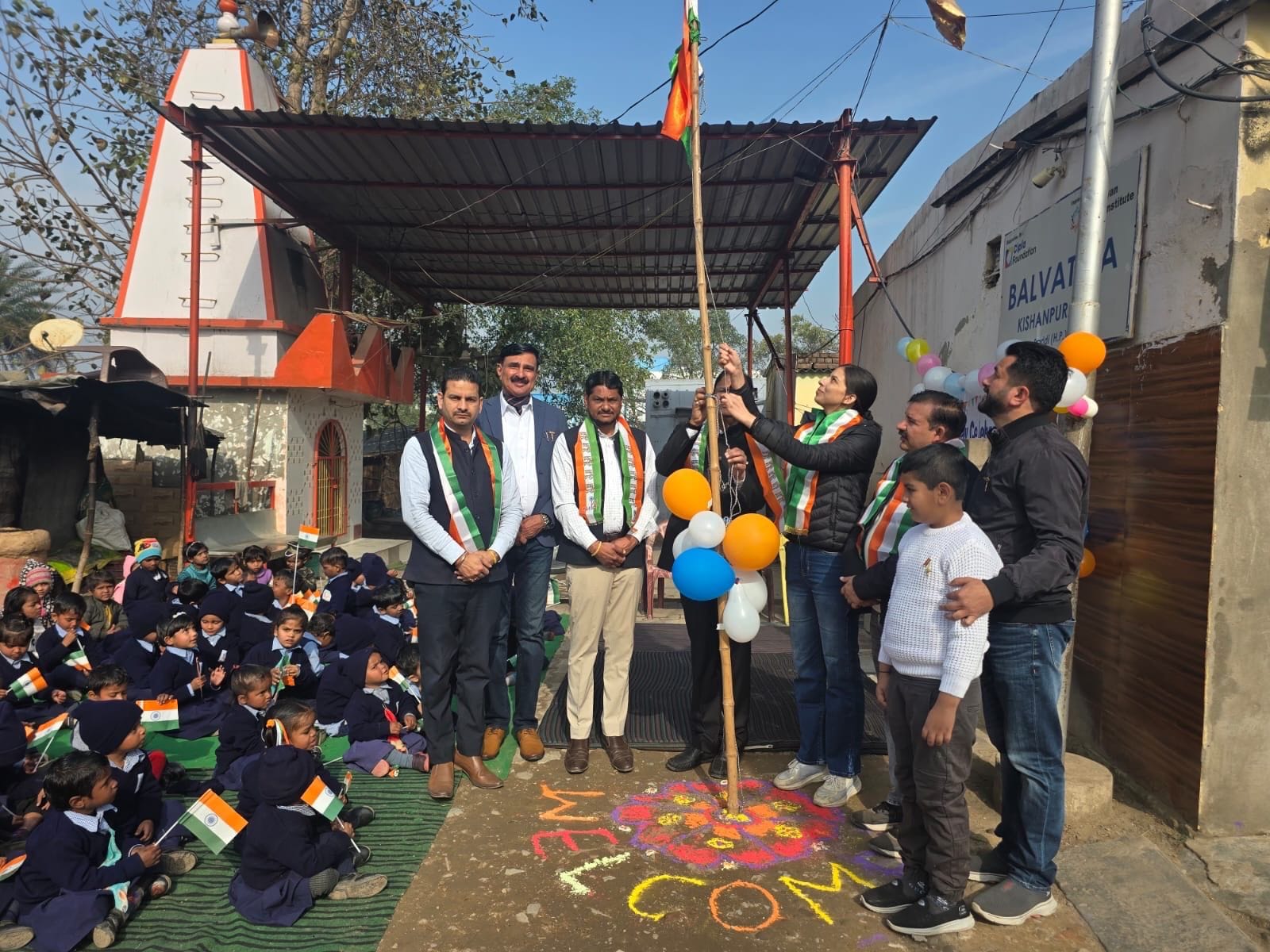 नालागढ़ में गणतंत्र दिवस के कार्यक्रम में भाग लेते हुए मुख्यअतिथि व स्थानीय नागिरक- स्रोत- विभाग नालागढ़ में गणतंत्र दिवस के कार्यक्रम में भाग लेते हुए मुख्यअतिथि व स्थानीय नागिरक- स्रोत- विभाग