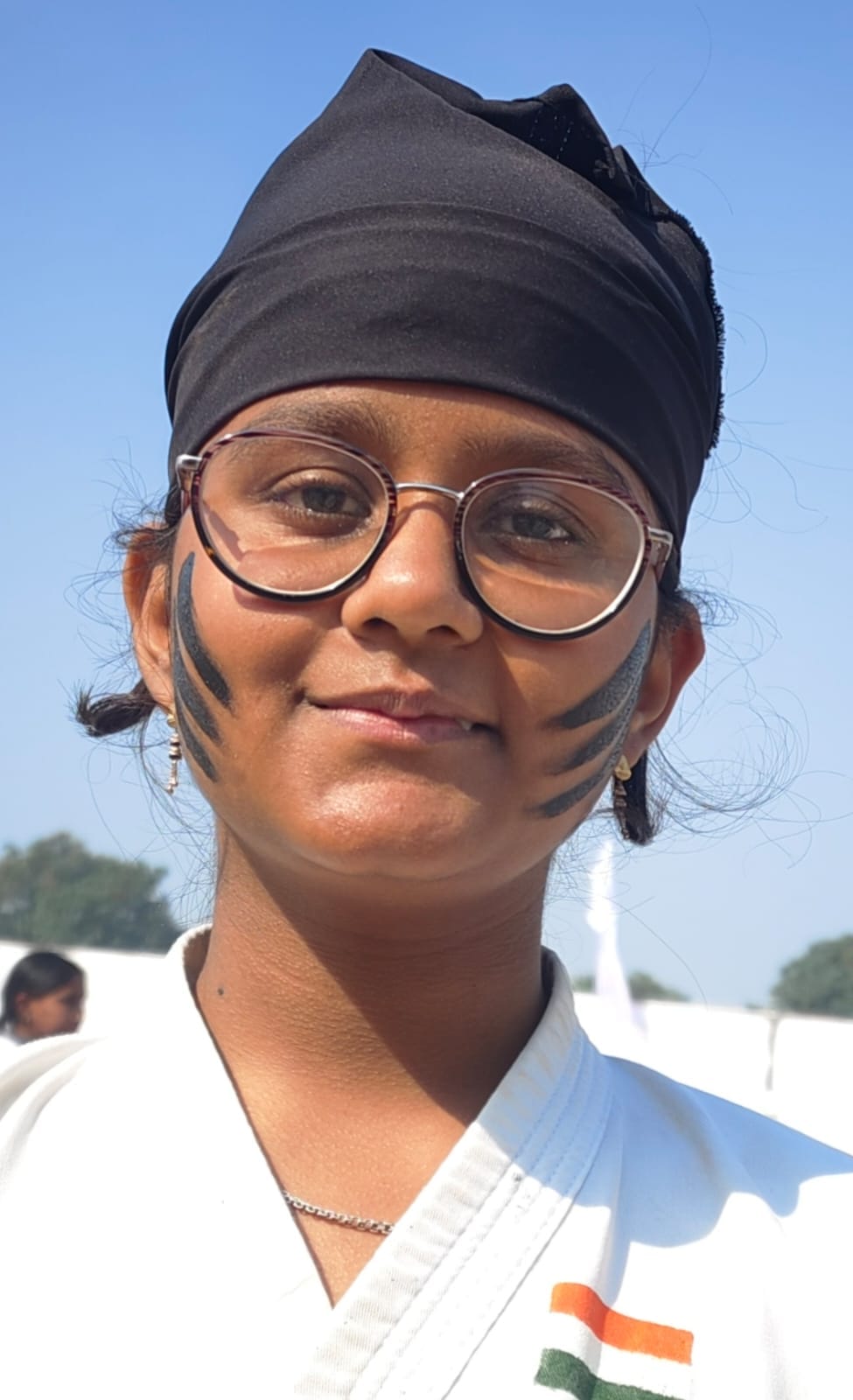 पुलिस लाइन में कार्यक्रम के दौरान अभ्यास करती छात्राएं। संवाद