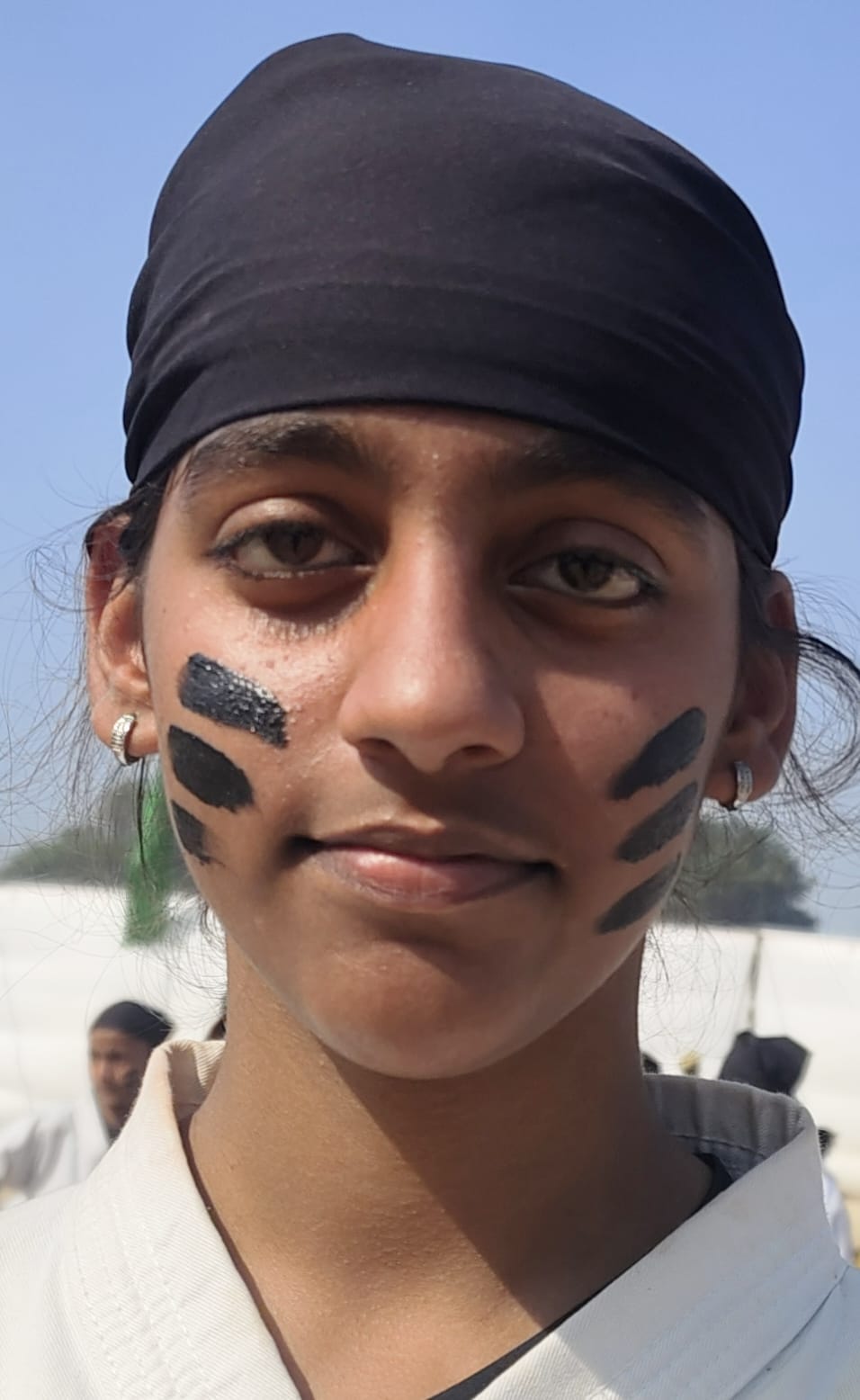 पुलिस लाइन में कार्यक्रम के दौरान अभ्यास करती छात्राएं। संवाद