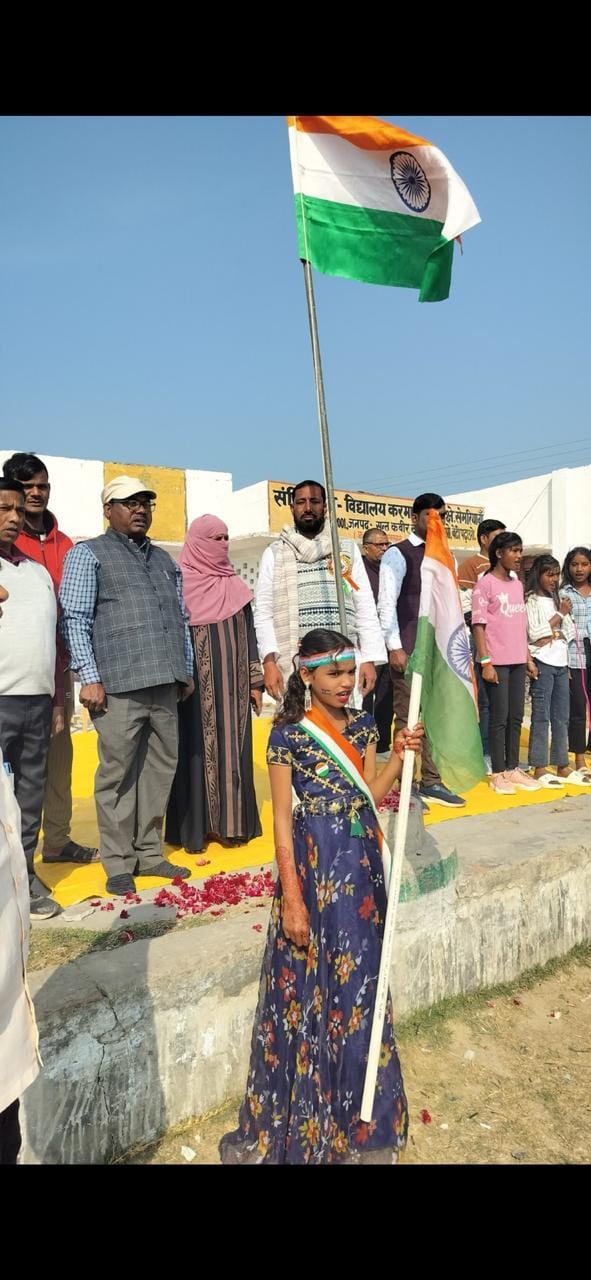 पूर्व सैनिक सिद्धनाथ शुक्ल को सम्मानित करते भाजपा नेता हेमंत चतुर्वेदी पूर्व सैनिक सिद्धनाथ शुक्ल को सम्मानित करते भाजपा नेता हेमंत चतुर्वेदी