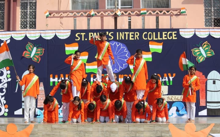 सेठ एमआर जयपुरिया स्कूल में गणतंत्र दिवस पर उपस्थित छात्र-छात्राएं। स्रोत: स्कूल