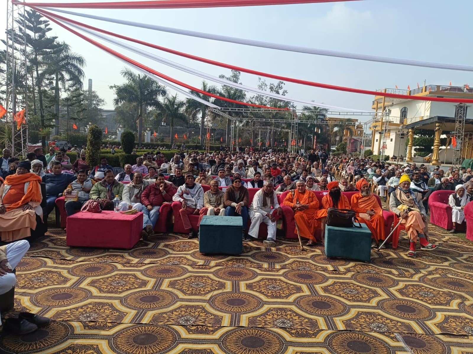 दौराला - हिंदू सम्मेलन में संबोधित करते योग स्वामी कर्मवीर। स्रोत : संवाद दौराला - हिंदू सम्मेलन में संबोधित करते योग स्वामी कर्मवीर। स्रोत : संवाद