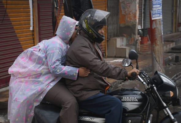 बुधवार की सुबह राजधानी में बारिश और जलभराव का नजारा। 