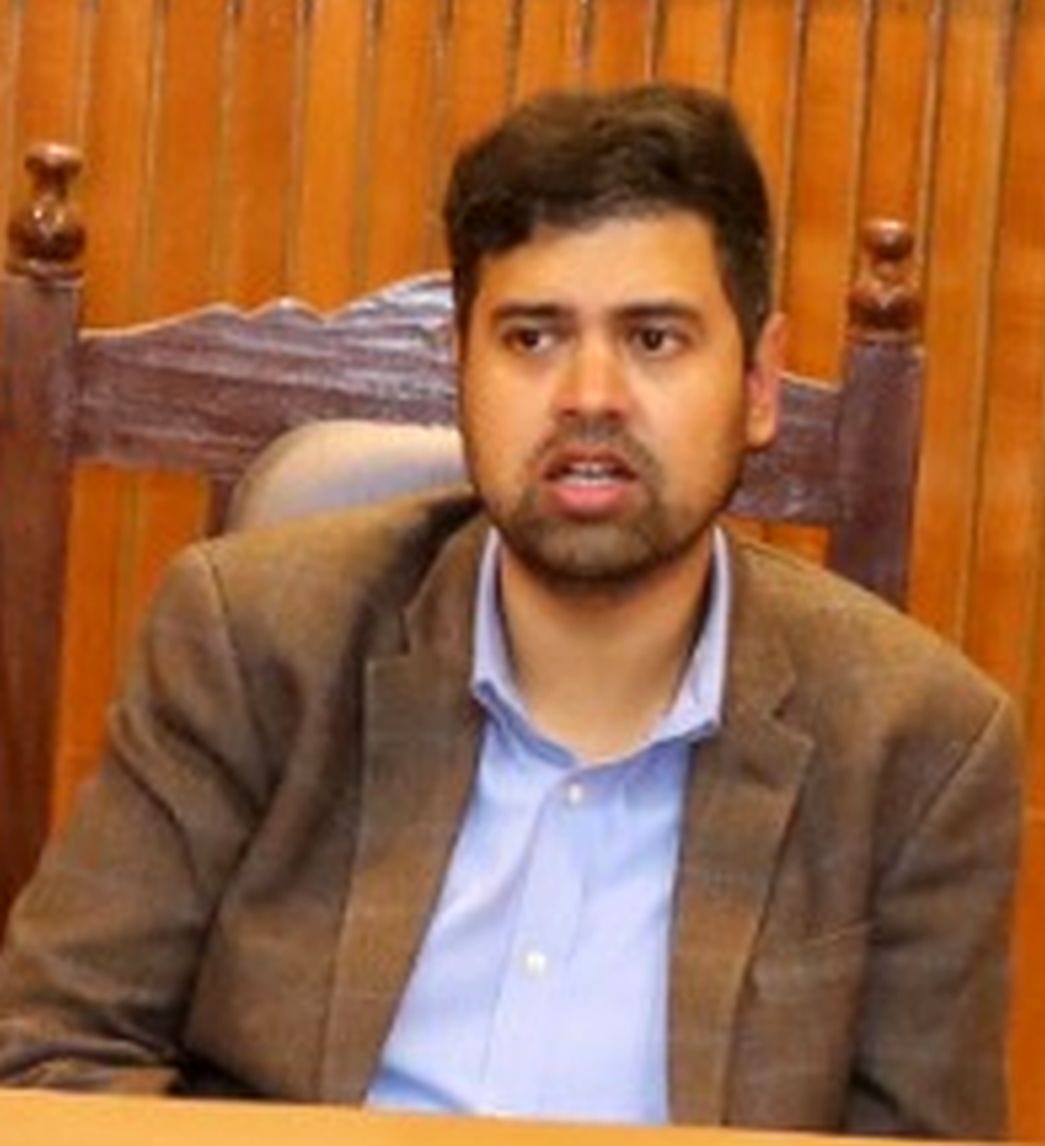 फोटो 32: सीएसएनपीजी कॉलेज में नोटिस पर सुनवाई करते एईआरओ डॉ. रामप्रकाश। संवाद फोटो 32: सीएसएनपीजी कॉलेज में नोटिस पर सुनवाई करते एईआरओ डॉ. रामप्रकाश। संवाद