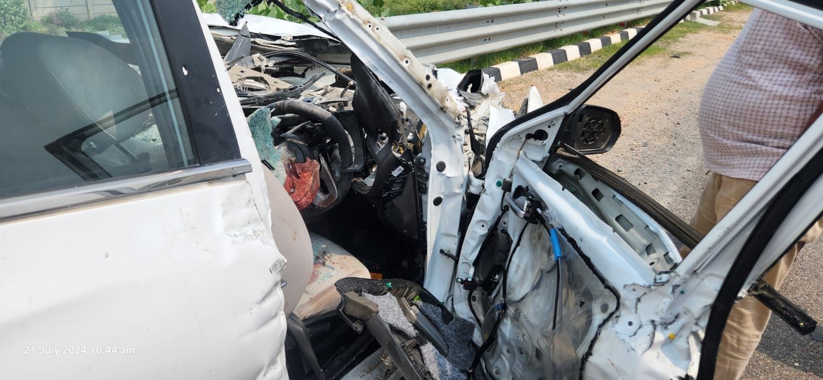 फाेटो संख्या:83- दिसंबर माह में 152डी पर हादसे में पलटी गाड़ी व कार्रवाई करती पुलिस---फाइल फोटो