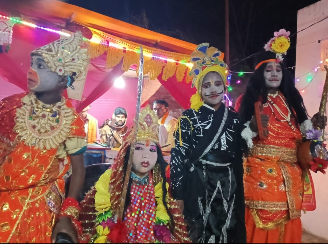 जलालाबाद में आश्रम में अखिल भारतीय सोअहम महामंडल के तत्वावधान में आयोजित संत सम्मेलन में उपस्थ