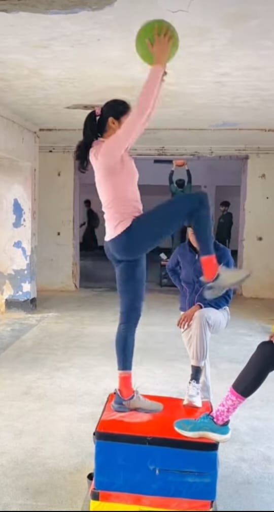 ऑस्ट्रेलिया में आयोजित प्रतियोगिता में भाग लेते प्रियांश
