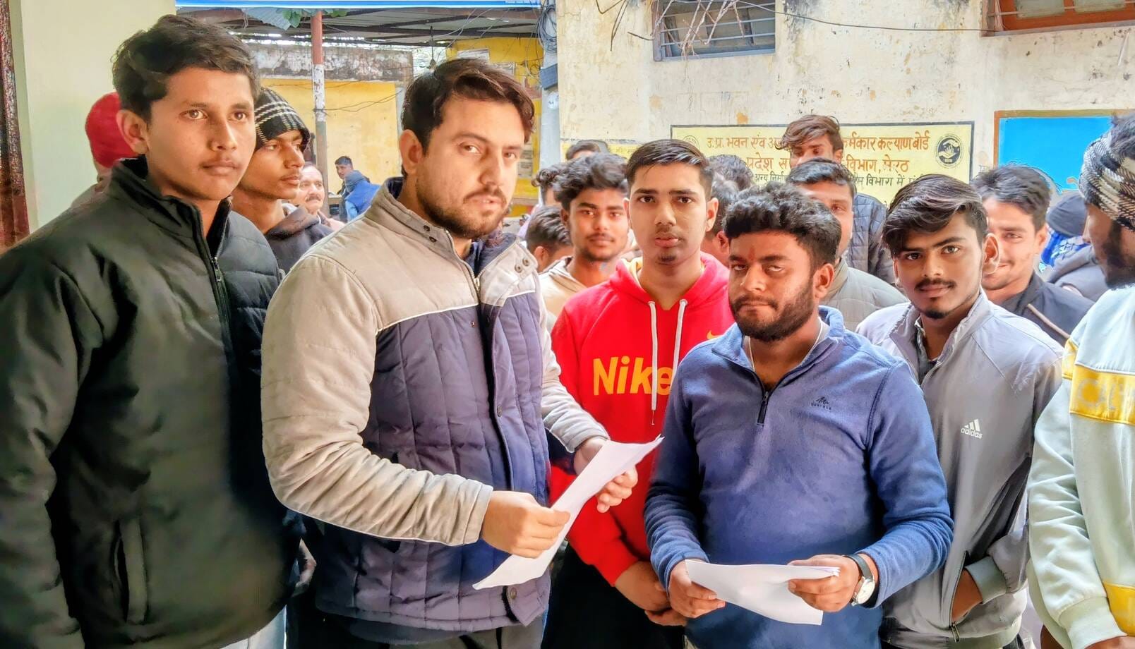 राष्ट्रवादी ब्राह्मण महासंघ द्वारा यूजीसी के विरोध में राज्यपाल के नाम एस डी एम को ज्ञापन देते राष्ट्रवादी ब्राह्मण महासंघ द्वारा यूजीसी के विरोध में राज्यपाल के नाम एस डी एम को ज्ञापन देते