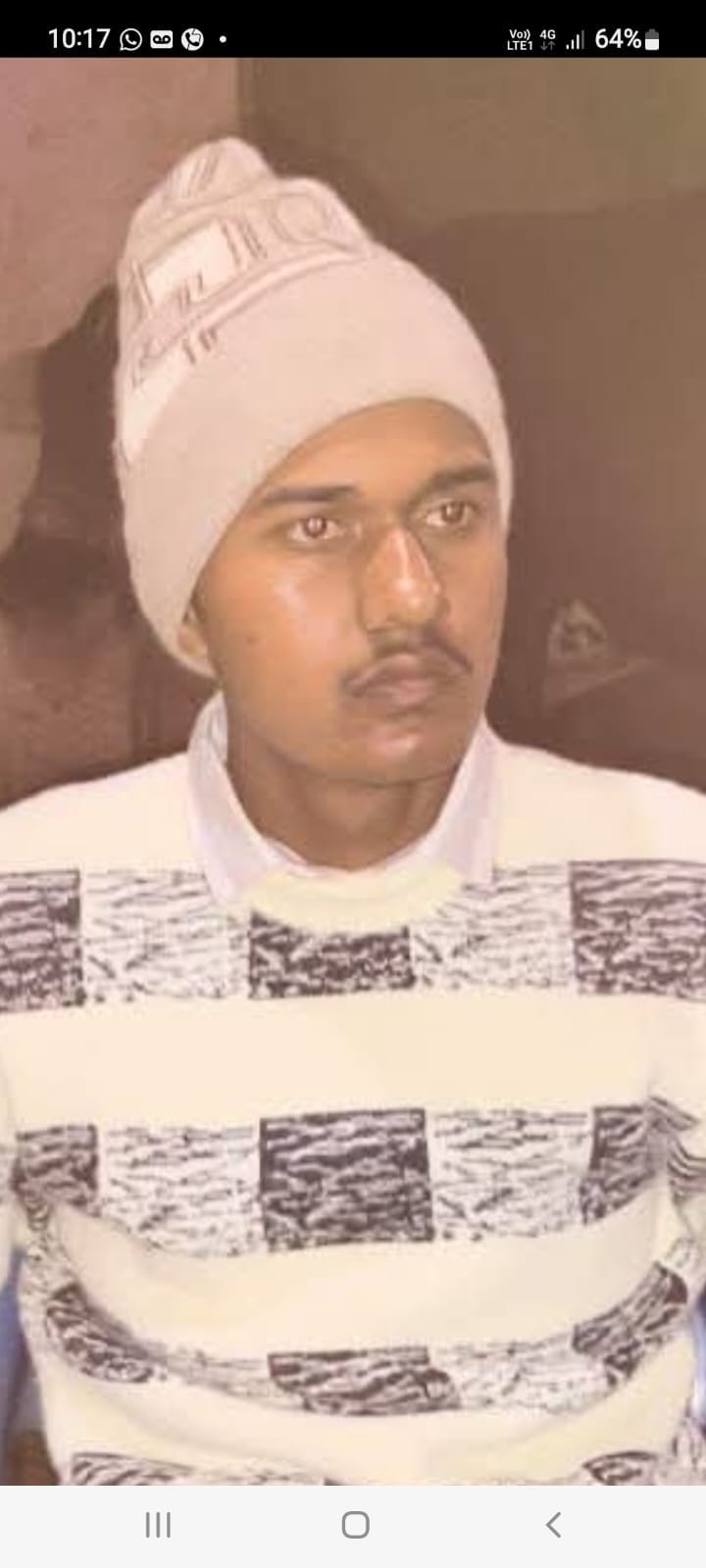 रेवतीपुर के शुक्ल टोली मोहल्ले में रोते-बिलखते मृतक गोविंद शुक्ल के परिजन। संवाद