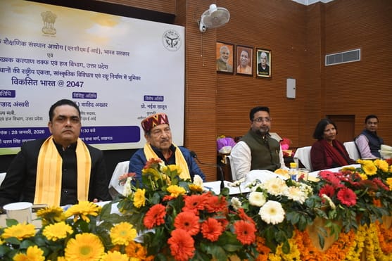 सहकारिता भवन में आयोजित कार्यक्रम में मुस्लिम राष्ट्रीय मंच के मार्गदर्शक व आरएसएस के नेता डॉ. सहकारिता भवन में आयोजित कार्यक्रम में मुस्लिम राष्ट्रीय मंच के मार्गदर्शक व आरएसएस के नेता डॉ.