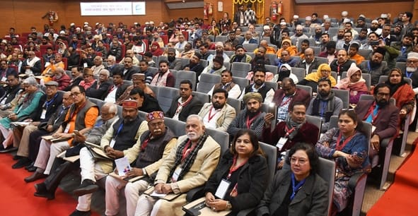 सहकारिता भवन में आयोजित कार्यक्रम में मुस्लिम राष्ट्रीय मंच के मार्गदर्शक व आरएसएस के नेता डॉ. सहकारिता भवन में आयोजित कार्यक्रम में मुस्लिम राष्ट्रीय मंच के मार्गदर्शक व आरएसएस के नेता डॉ.