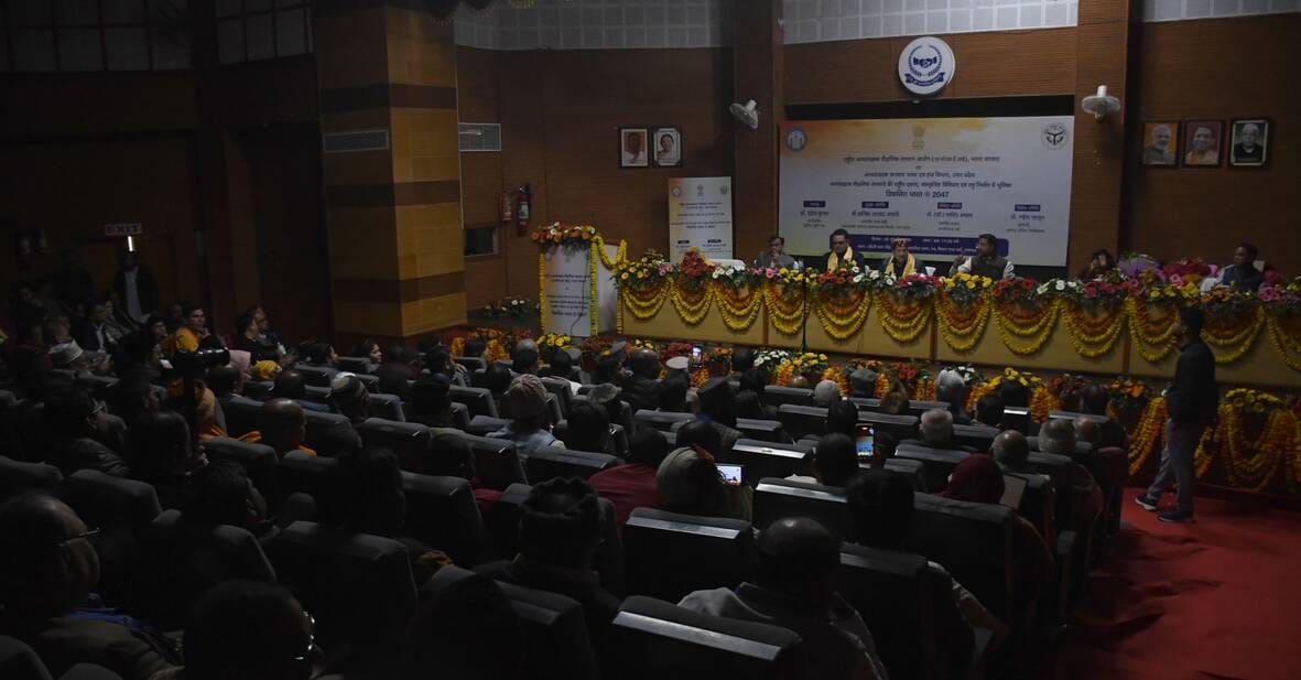 सहकारिता भवन में आयोजित कार्यक्रम में मुस्लिम राष्ट्रीय मंच के मार्गदर्शक व आरएसएस के नेता डॉ. सहकारिता भवन में आयोजित कार्यक्रम में मुस्लिम राष्ट्रीय मंच के मार्गदर्शक व आरएसएस के नेता डॉ.