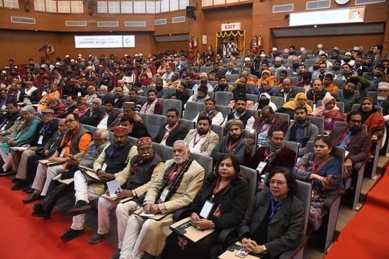 सहकारिता भवन में आयोजित कार्यक्रम में मुस्लिम राष्ट्रीय मंच के मार्गदर्शक व आरएसएस के नेता डॉ. सहकारिता भवन में आयोजित कार्यक्रम में मुस्लिम राष्ट्रीय मंच के मार्गदर्शक व आरएसएस के नेता डॉ.