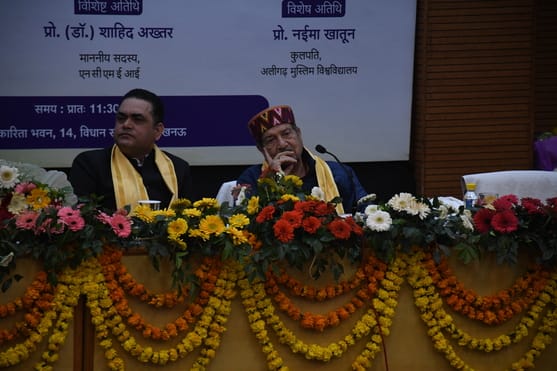 सहकारिता भवन में आयोजित कार्यक्रम में मुस्लिम राष्ट्रीय मंच के मार्गदर्शक व आरएसएस के नेता डॉ. सहकारिता भवन में आयोजित कार्यक्रम में मुस्लिम राष्ट्रीय मंच के मार्गदर्शक व आरएसएस के नेता डॉ.