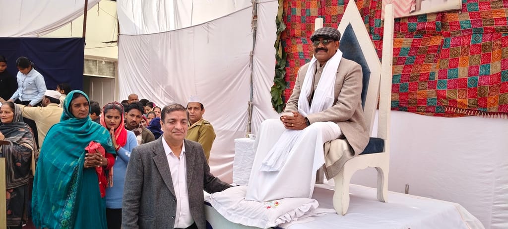 समागम में उपस्थित श्रद्धालु। संवाद समागम में उपस्थित श्रद्धालु। संवाद
