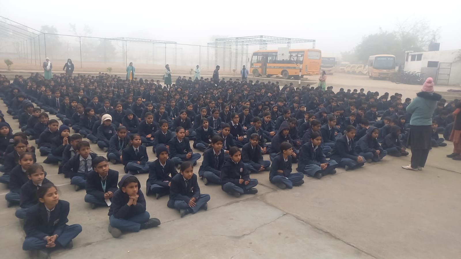 29jjrp10- इंडो अमेरिकन स्कूल में पुलिस की पाठशाला कार्यक्रम को संबोधित करते एसीपी सुरेंद्र कु