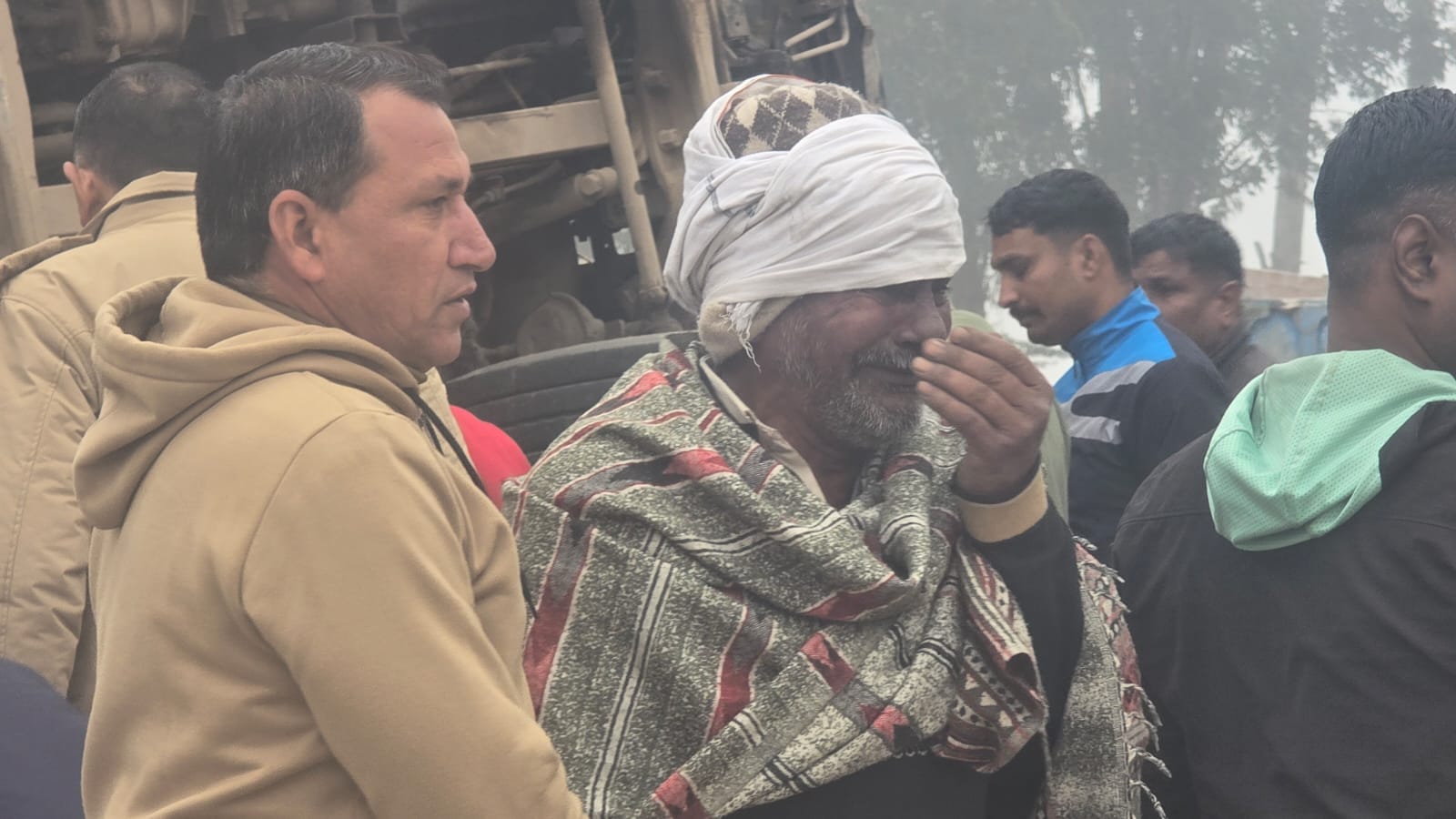 29jjrp16- झज्जर। मौके पर मृतक के परिजन विलाप करते हुए। संवाद