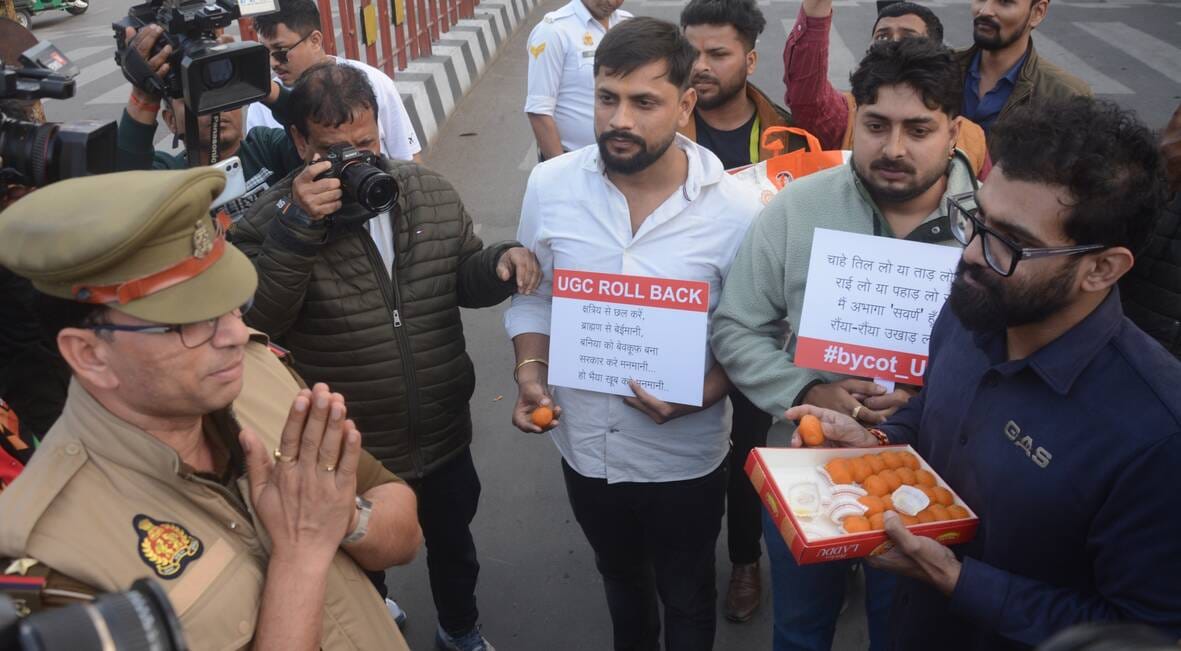 बृहस्पतिवार को यूजीसी के नए नियमों के विरोध में जगह-जगह हुए प्रदर्शन, पुलिस से झड़प और बाद में 