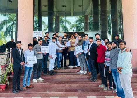 बृहस्पतिवार को यूजीसी के नए नियमों के विरोध में जगह-जगह हुए प्रदर्शन, पुलिस से झड़प और बाद में 