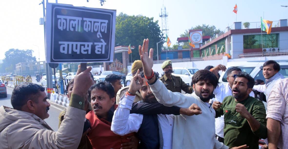बृहस्पतिवार को यूजीसी के नए नियमों के विरोध में जगह-जगह हुए प्रदर्शन, पुलिस से झड़प और बाद में 