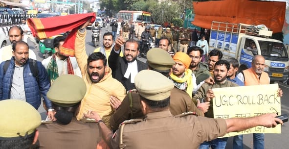 बृहस्पतिवार को यूजीसी के नए नियमों के विरोध में जगह-जगह हुए प्रदर्शन, पुलिस से झड़प और बाद में 