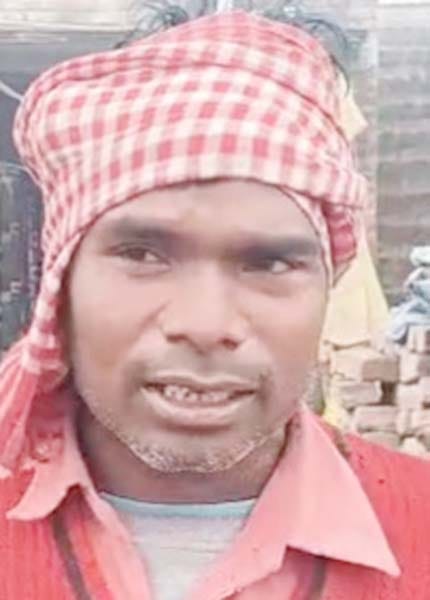 भटपुरा चंदू में बलराम के पुत्र से जानकारी लेतीं एसपी ग्रामीण। संवाद भटपुरा चंदू में बलराम के पुत्र से जानकारी लेतीं एसपी ग्रामीण। संवाद