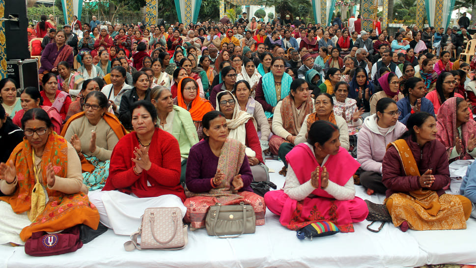 जीएमएस रोड स्थित चौधरी फार्म हाउस में विश्व जागृति मिशन की ओर से आयोजित सत्संग में प्रवचन देते जीएमएस रोड स्थित चौधरी फार्म हाउस में विश्व जागृति मिशन की ओर से आयोजित सत्संग में प्रवचन देते