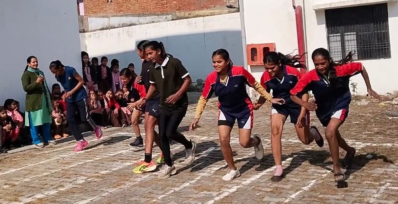 जीजीआईसी में कबड्डी प्रतियोगिता में शामिल छात्राएं। स्रोत: स्कूल