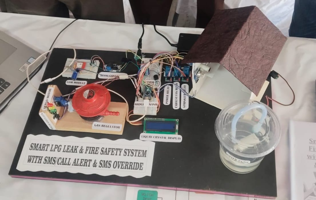 कुरुक्षेत्र। नवाचार के बारे में जानकारी देते विद्यार्थी और शिक्षक। संवाद