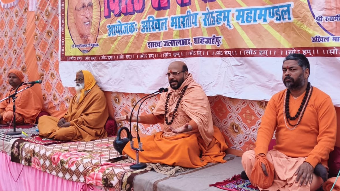 खुटार के गुलरहानाथ बाबा मंदिर पर कन्याभोज में शामिल कन्याएं और बच्चे। संवाद खुटार के गुलरहानाथ बाबा मंदिर पर कन्याभोज में शामिल कन्याएं और बच्चे। संवाद