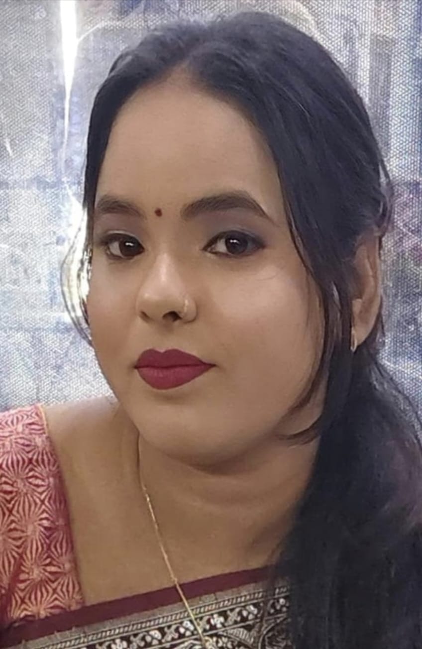 सराफा की दुकान पर मौजूद ग्राहक। संवाद