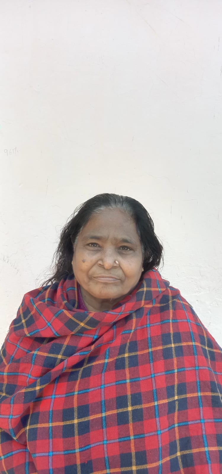 सड़क निर्माण सामग्री के कारण बंद पड़ा नाहन के अमरपुर में ब्रहमकुमारीज आश्रम की ओर जाने वाला रास