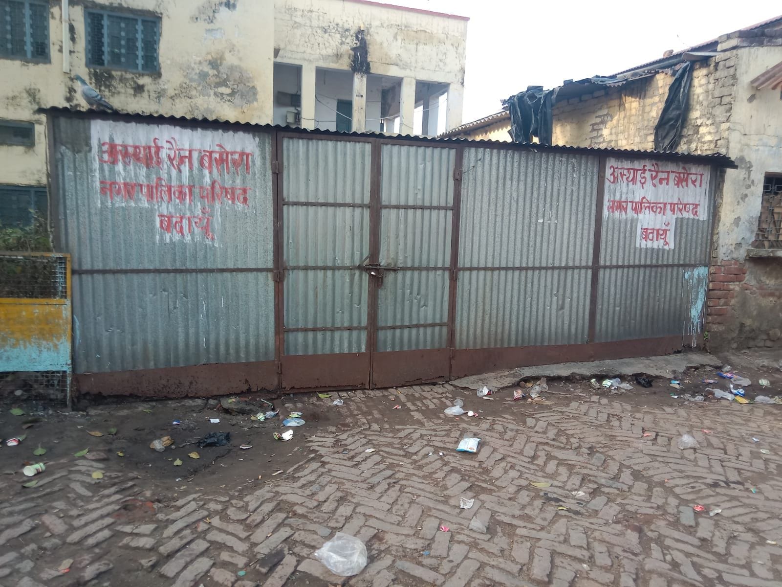 शहर में सुबह के समय लाइट जलाकर वाहन चालकों को जलना पड़ा।संवाद