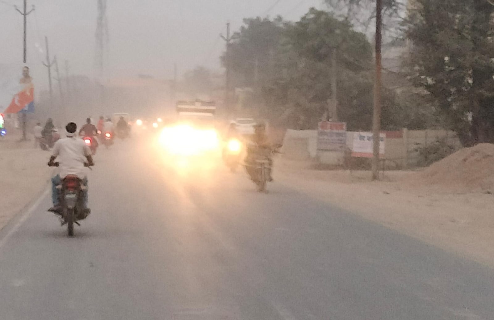 शहर में शुक्रवार सुबह छाया कोहरा। संवाद शहर में शुक्रवार सुबह छाया कोहरा। संवाद