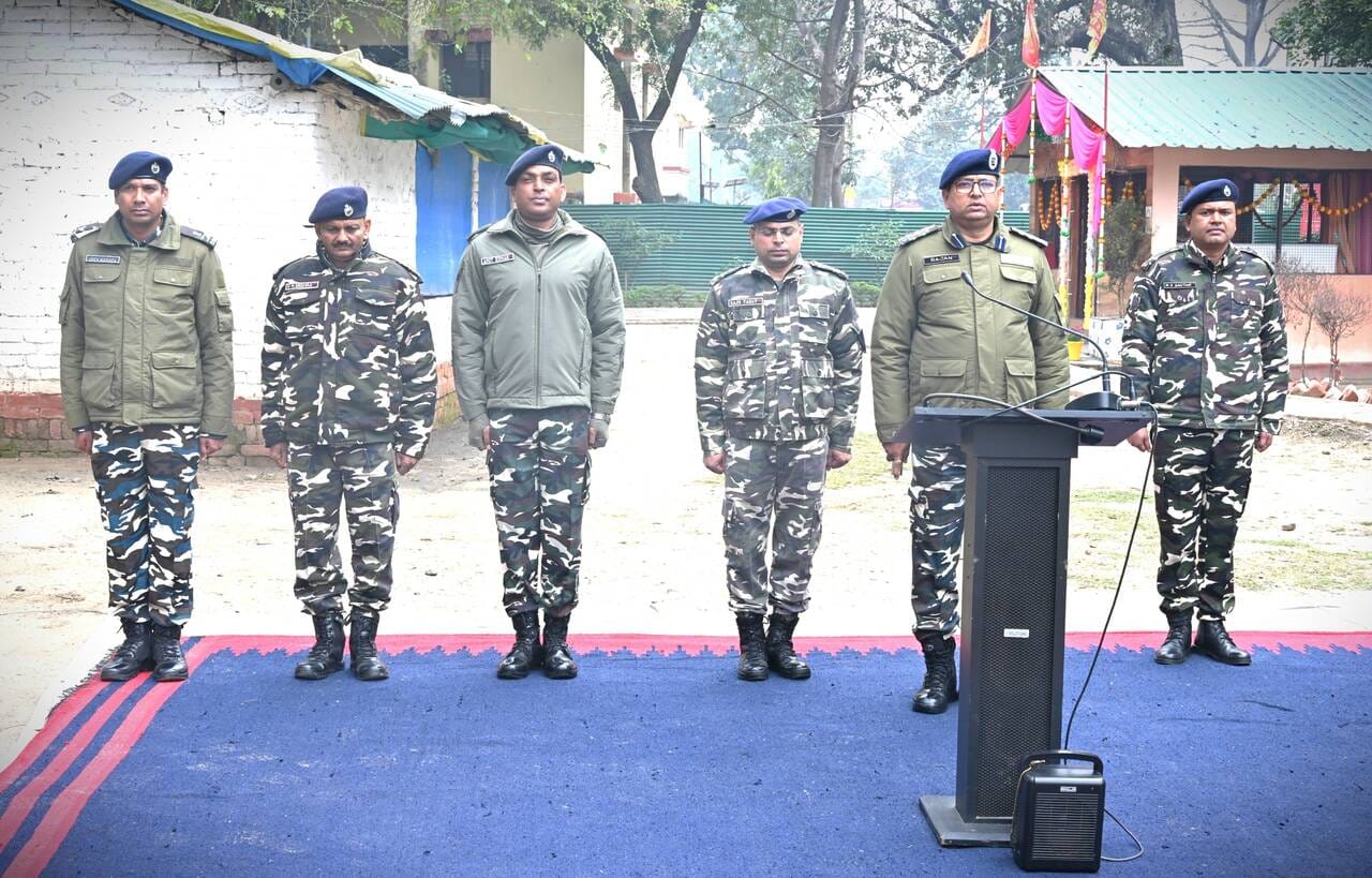 शहीद दिवस पर गोला में महात्मा गांधी को श्रद्धांजलि देते कांग्रेस कार्यकर्ता। स्रोत :सोशल मीडिया