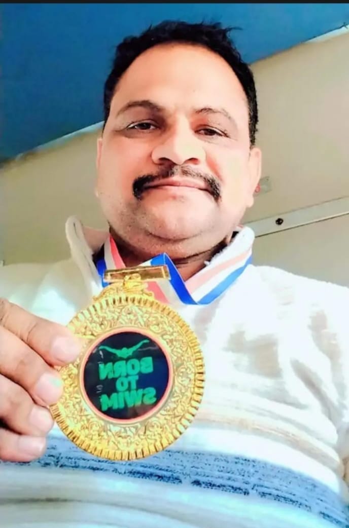 श्री लंका के राम सेतु की प्रतियोगिता के लिए तैयारी करते सुरेंद्र ढाका। स्वयं श्री लंका के राम सेतु की प्रतियोगिता के लिए तैयारी करते सुरेंद्र ढाका। स्वयं